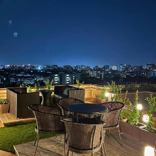 hotels in karol bagh with restaurant